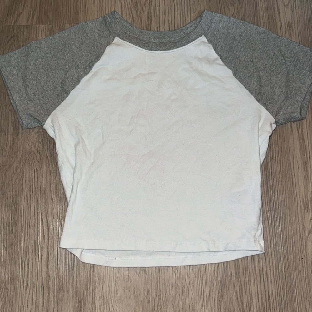 Hollister simple cropped t shirt